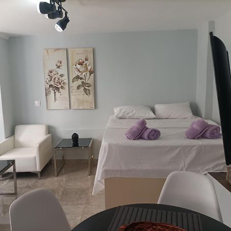 Cozy Studio Apartment เอเธนส์ ภายนอก รูปภาพ