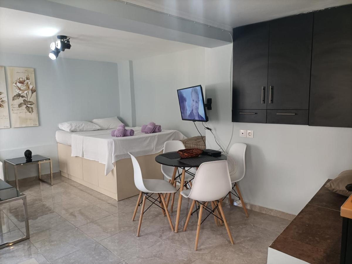 Cozy Studio Apartment เอเธนส์ ภายนอก รูปภาพ