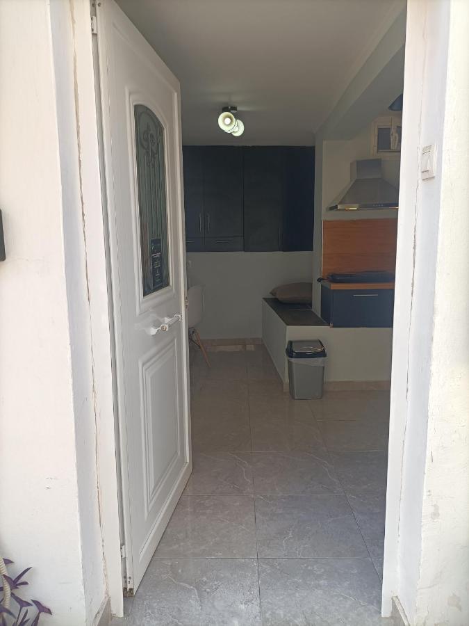 Cozy Studio Apartment เอเธนส์ ภายนอก รูปภาพ